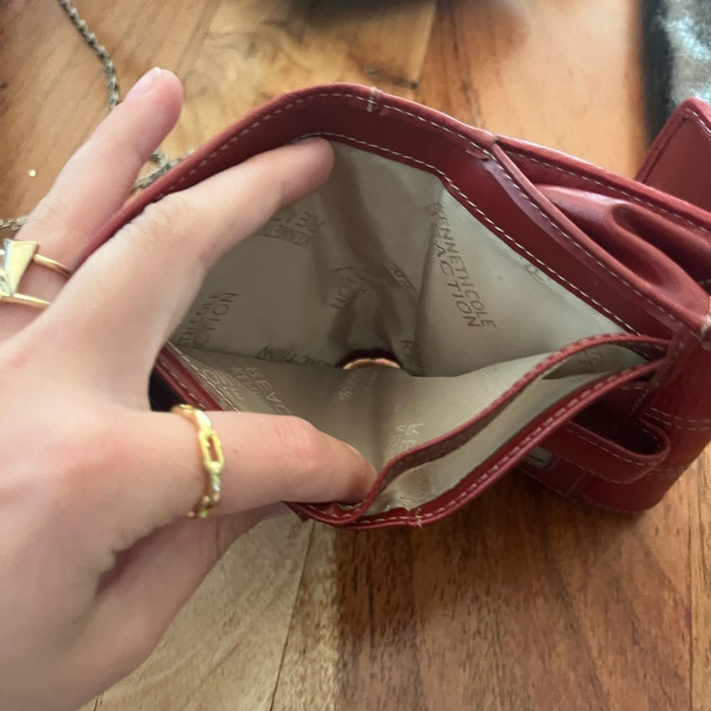 Red wallet - Picture 3 of 3